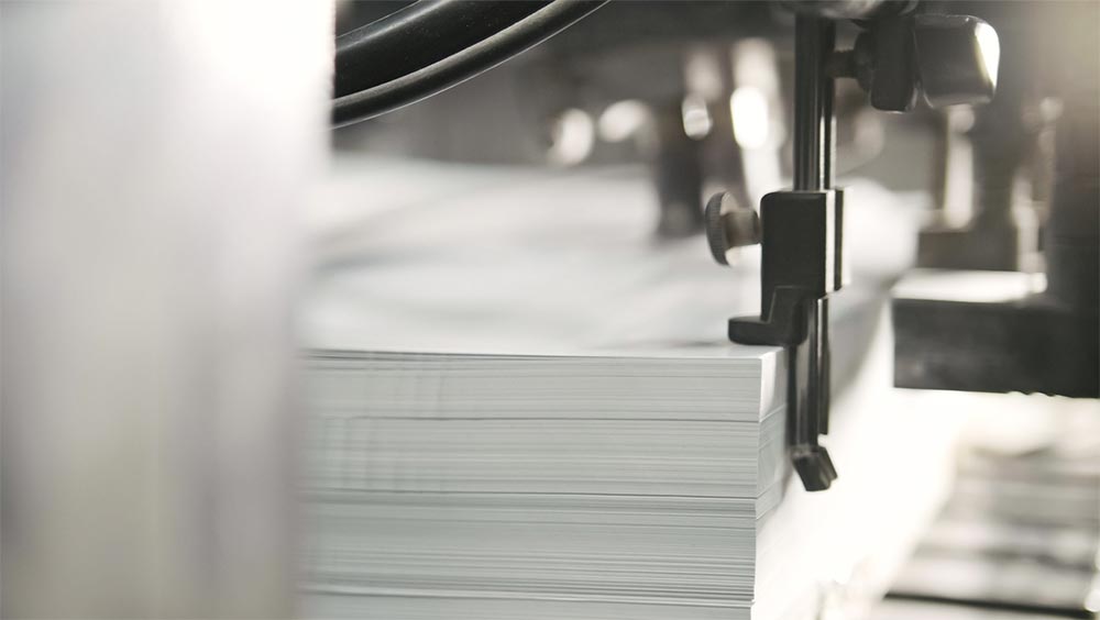 Papierstapel im Drucker